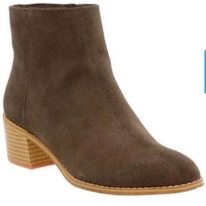 Clarks Somerset Breccan Myth Suede Ankle Booties 8.5